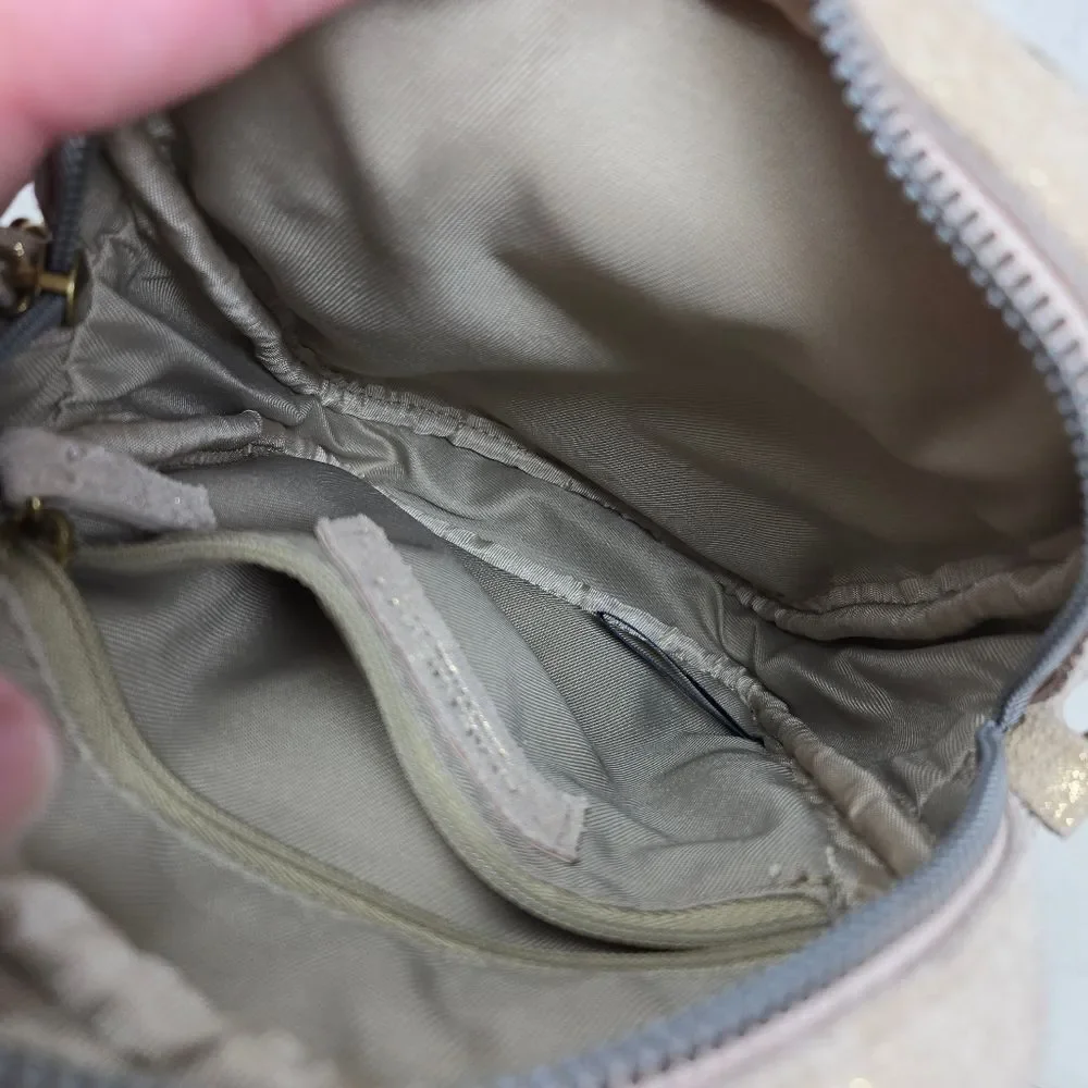 AMERICAN LEATHER COMPANY Cleveland NS Crossbody Bag Stone‎ Shimmer